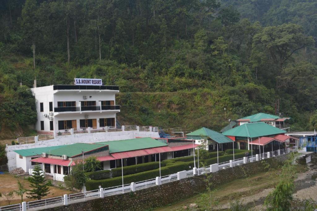 Riverside Resort Lansdowne Ngoại thất bức ảnh