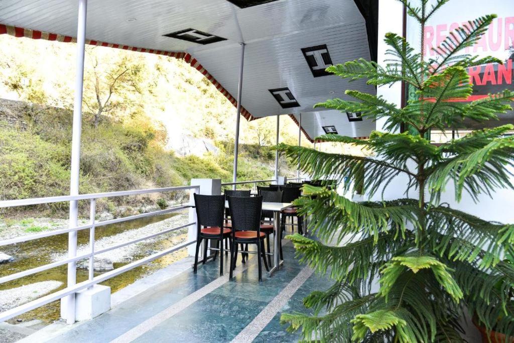 Riverside Resort Lansdowne Ngoại thất bức ảnh