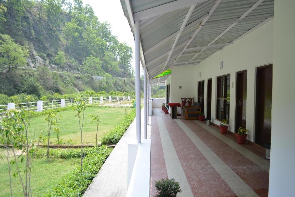Riverside Resort Lansdowne Ngoại thất bức ảnh