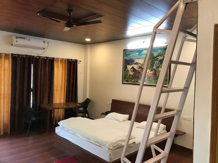 Riverside Resort Lansdowne Ngoại thất bức ảnh
